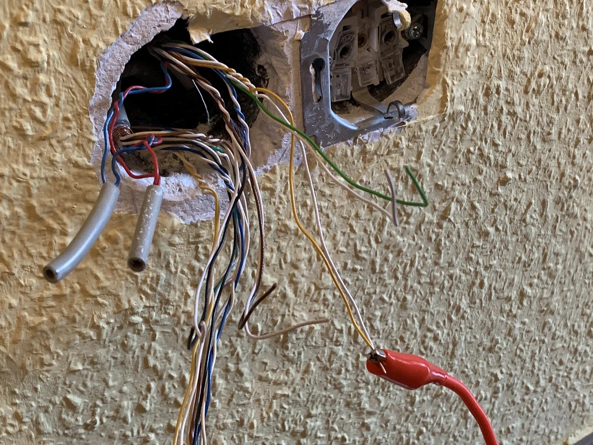 Telephone junction box with twisted pair wiring